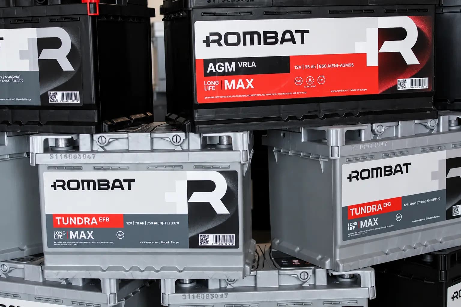 Batteries Rombat AGM et EFB en stock à l'atelier ONE BATT