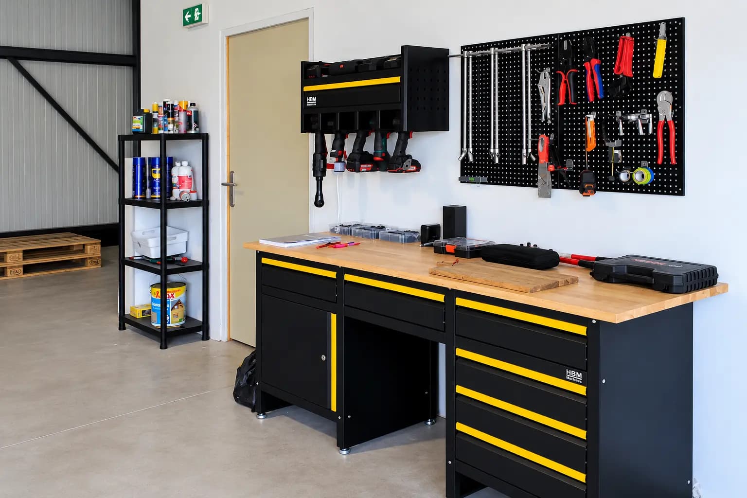 Établi et outillage de l'atelier ONE BATT