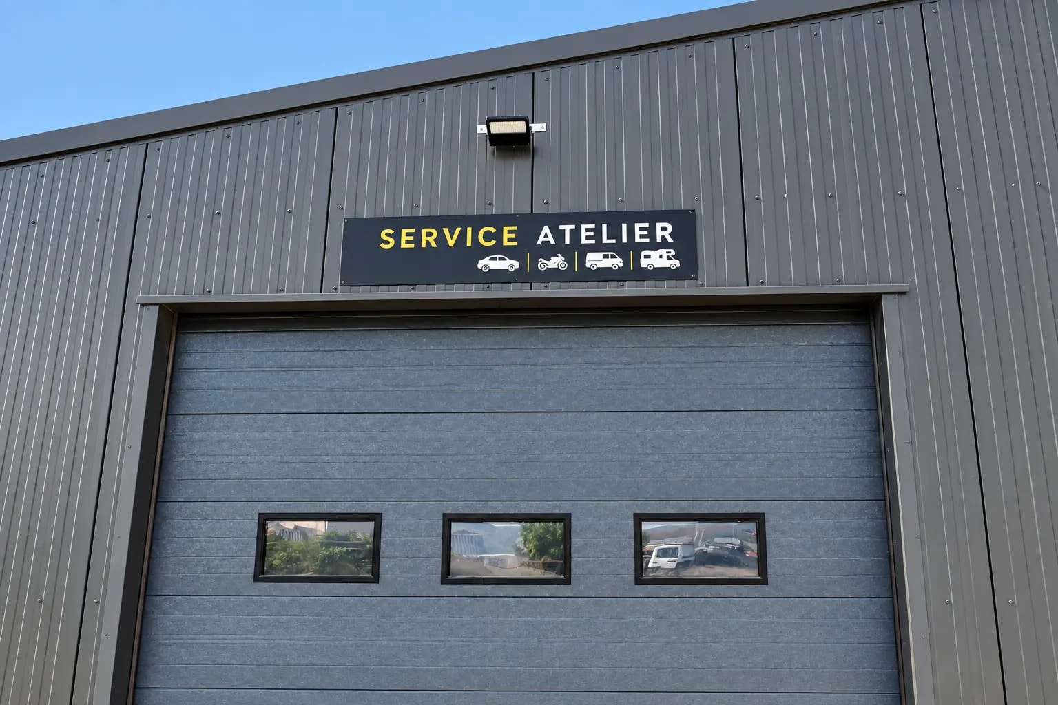 Porte de l'atelier Service ONE BATT